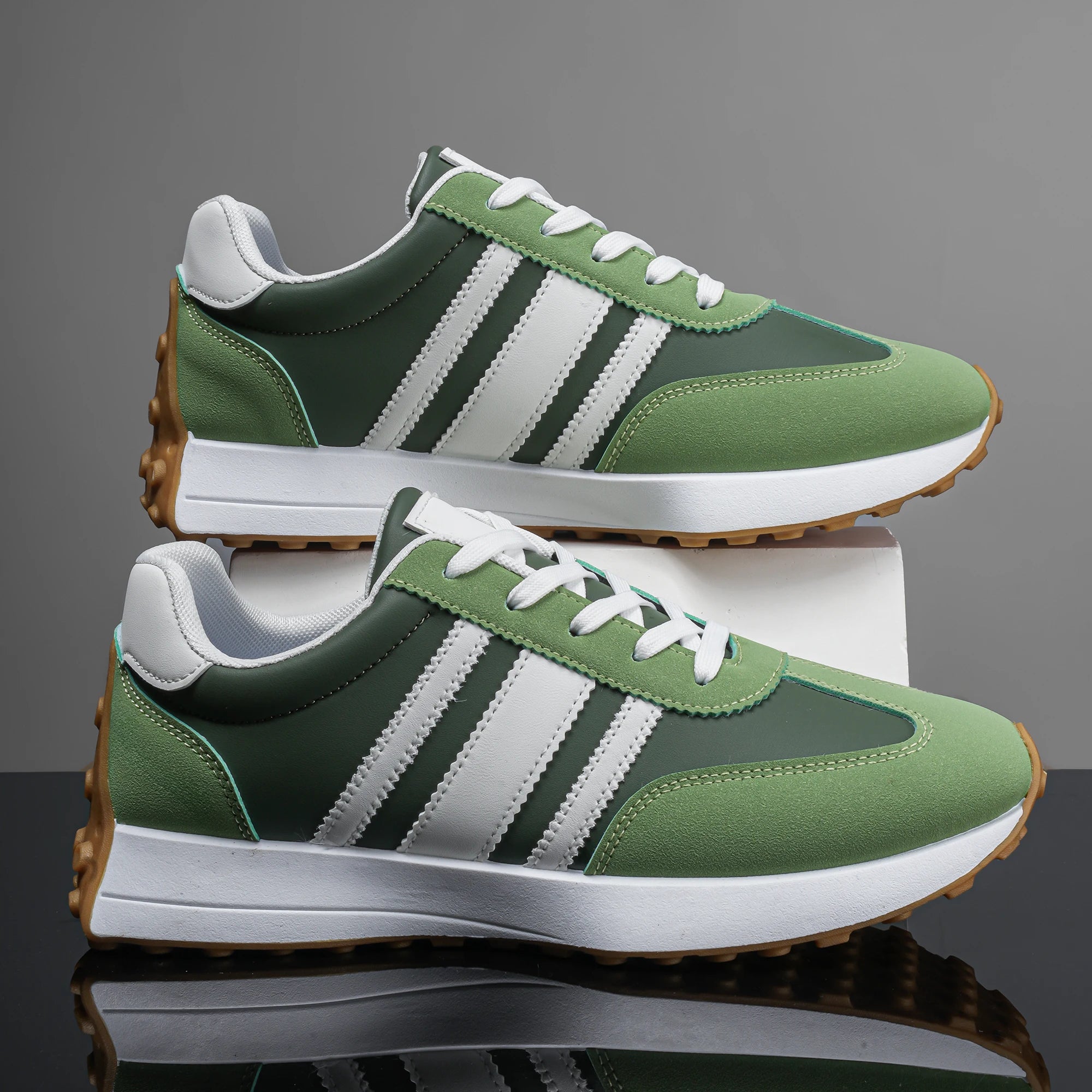 Men's casual shoes, low cut lace up trendy board shoes, fashionable and versatile, wear-resistant and anti slip bean shoes