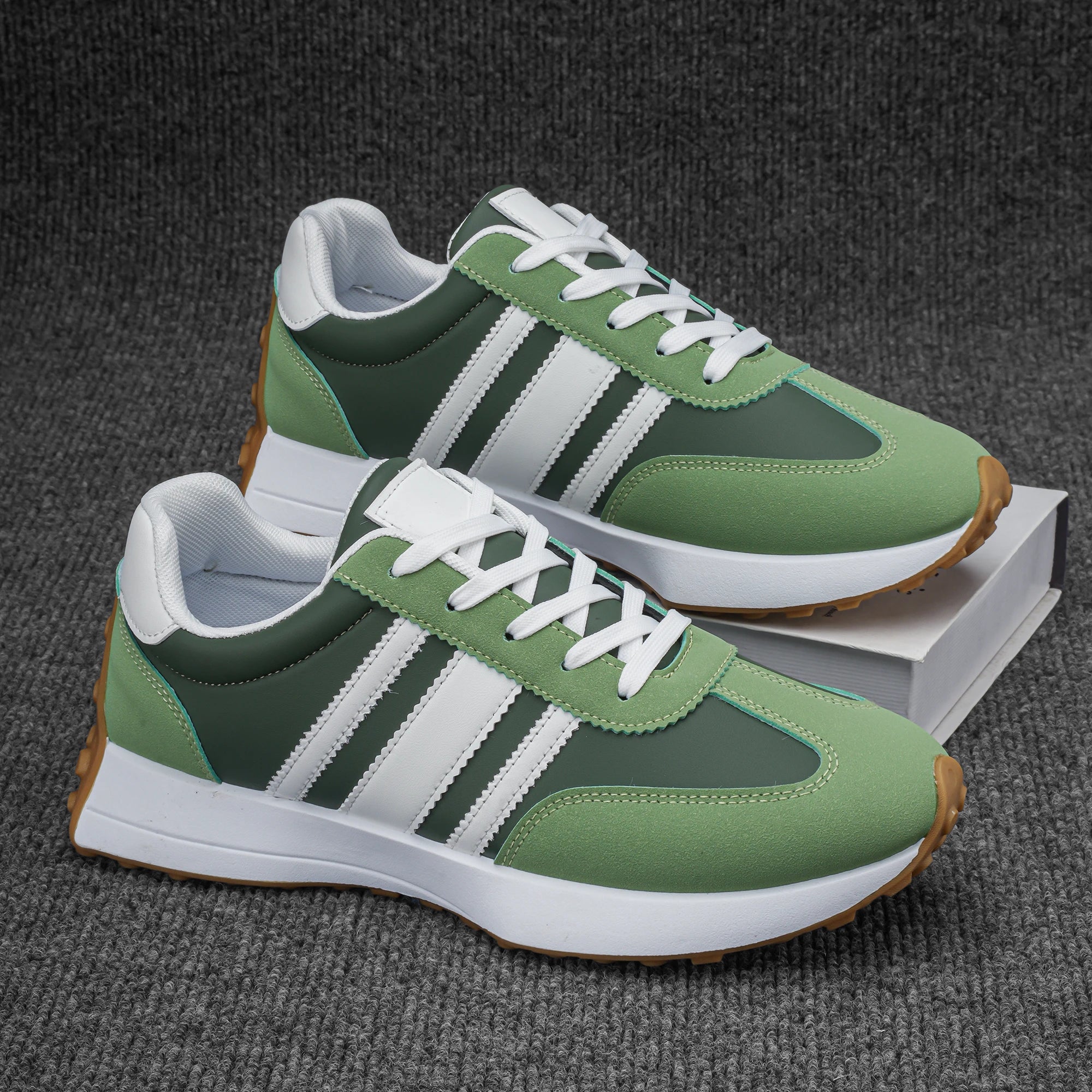 Men's casual shoes, low cut lace up trendy board shoes, fashionable and versatile, wear-resistant and anti slip bean shoes
