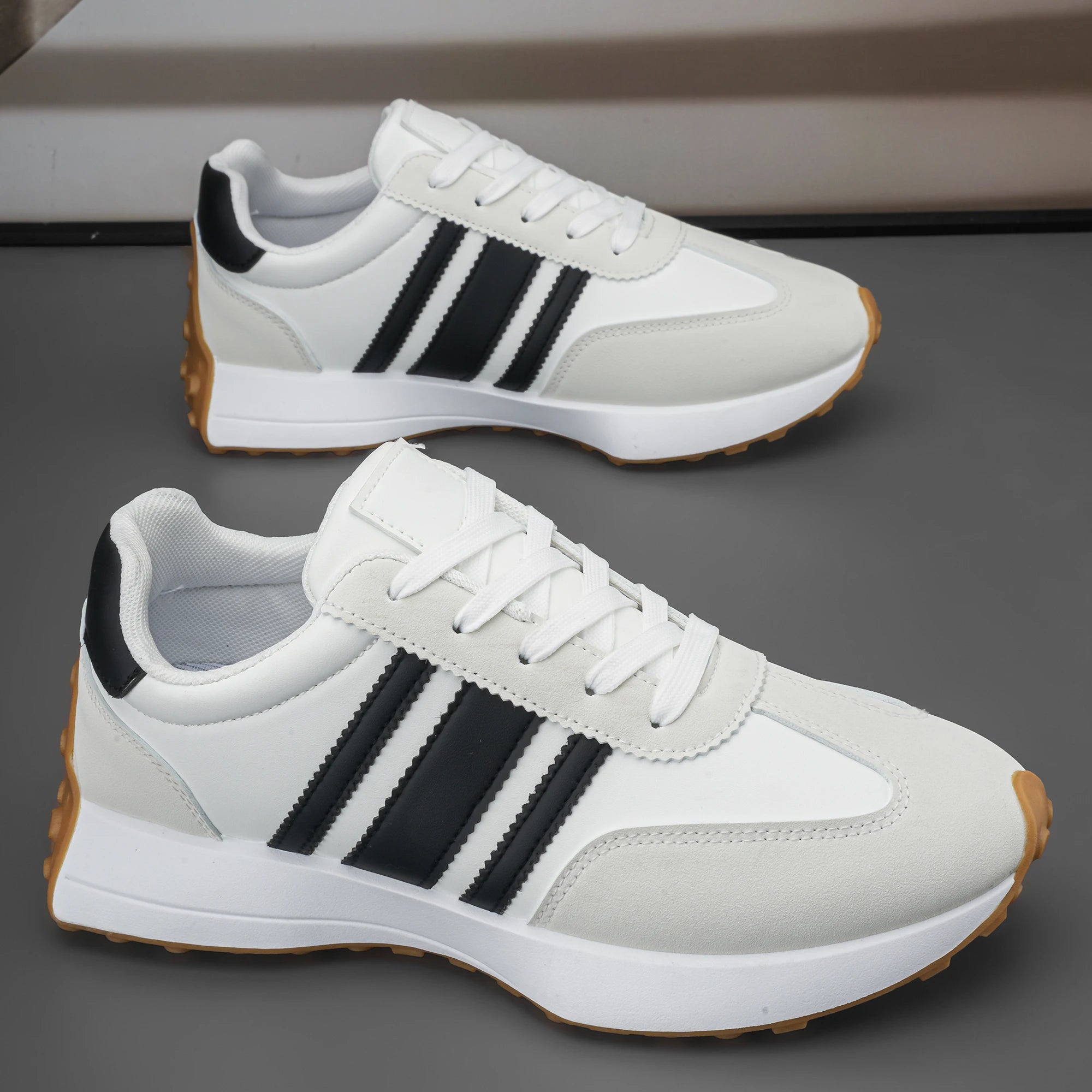 Men's casual shoes, low cut lace up trendy board shoes, fashionable and versatile, wear-resistant and anti slip bean shoes