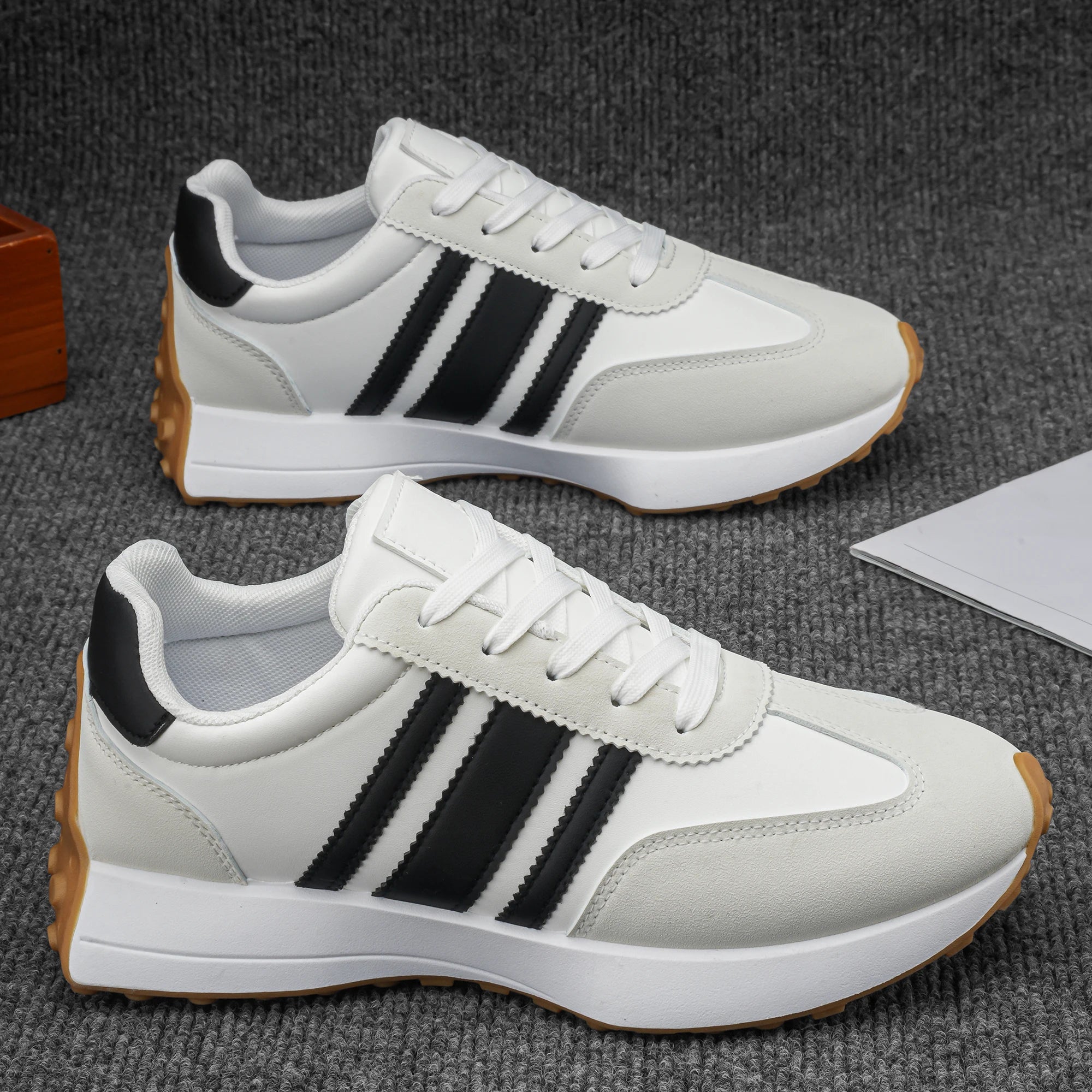 Men's casual shoes, low cut lace up trendy board shoes, fashionable and versatile, wear-resistant and anti slip bean shoes